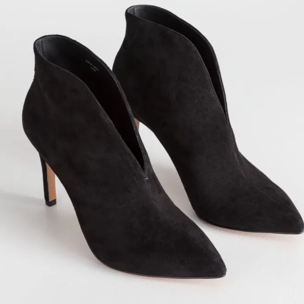 & OTHER STORIES Front Cut Suede Heeled Booties in Black Size 39 (US 9)